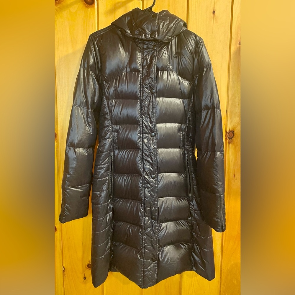 Gently used Nike Sportswear long 550 down fill puffer coat. Missing belt.